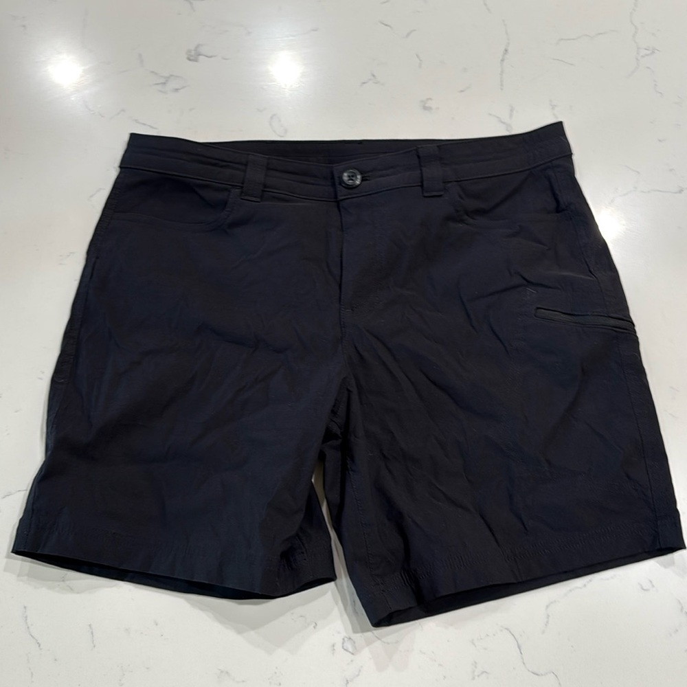 Eddie Bauer Rainier shorts. Black. Size 12. Excellent condition.
